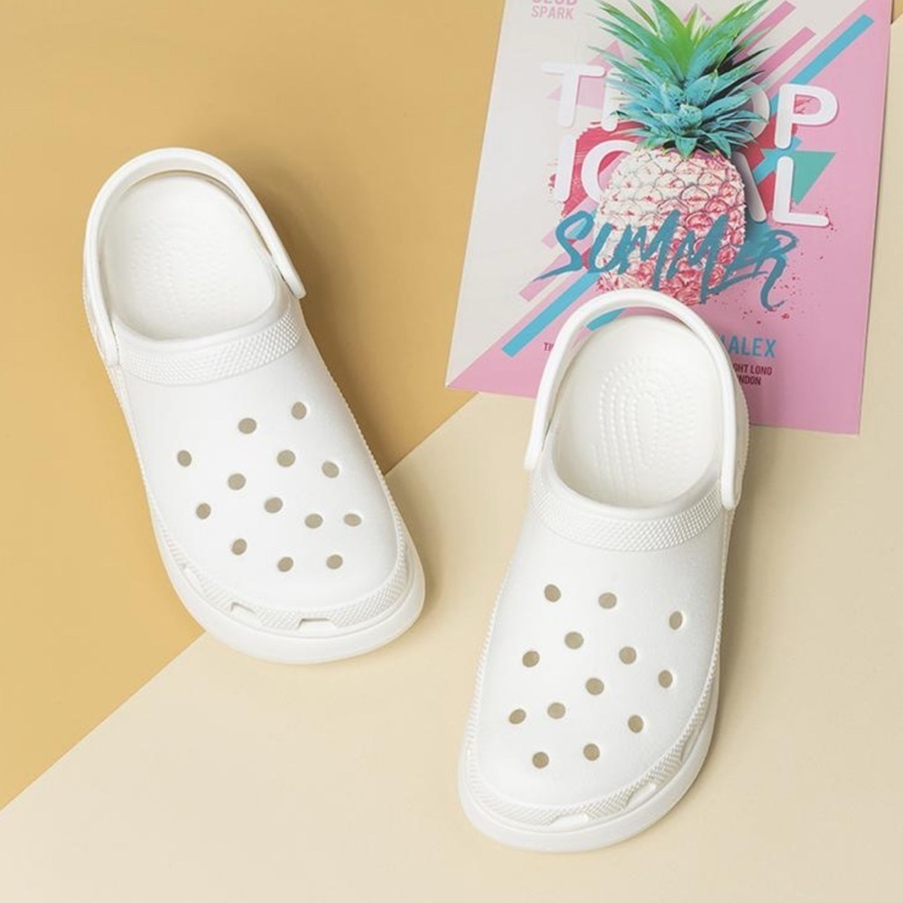 CROCS  Platform Mega Crush Mens 7 / Women 9 Classic Crush Clog Sandals Shoes